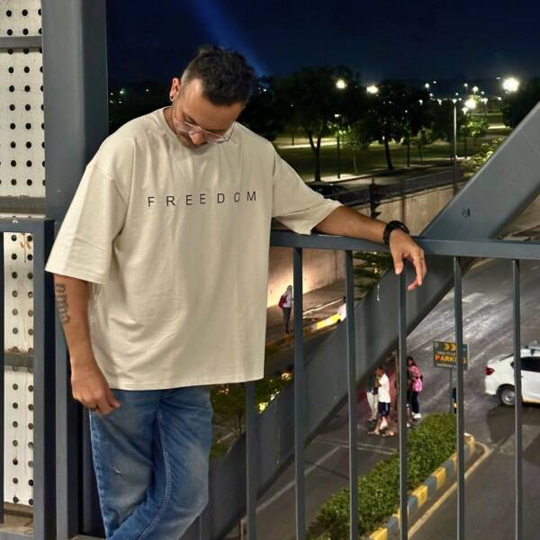 Experience Ultimate Comfort with Our Premium Material Freedom Oversized T-Shirt – Effortlessly Stylish and Luxuriously Soft! - Image 3