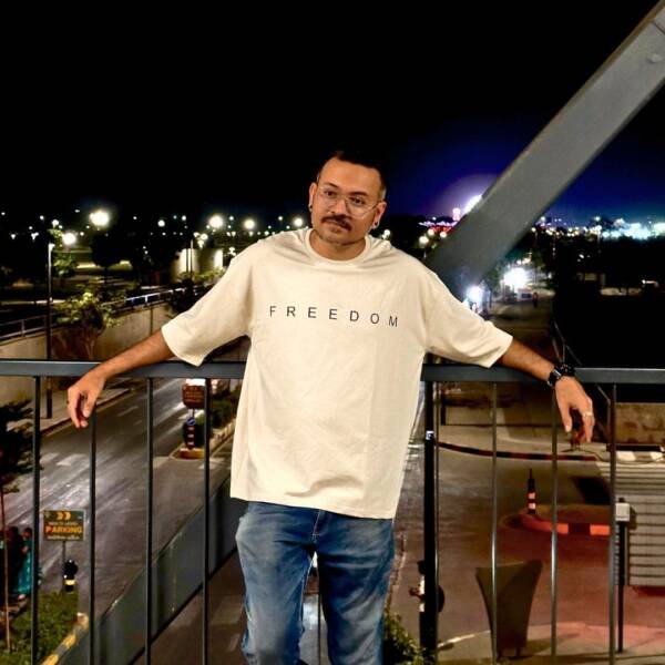 Experience Ultimate Comfort with Our Premium Material Freedom Oversized T-Shirt – Effortlessly Stylish and Luxuriously Soft! - Image 2